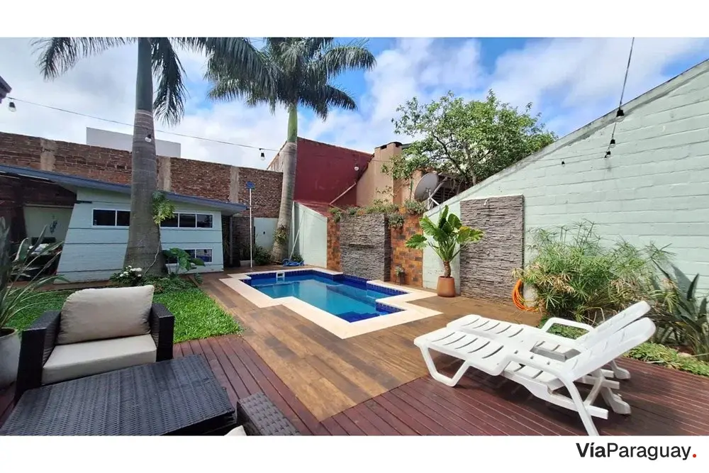 Casa à venda com piscina e jardim em Encarnación