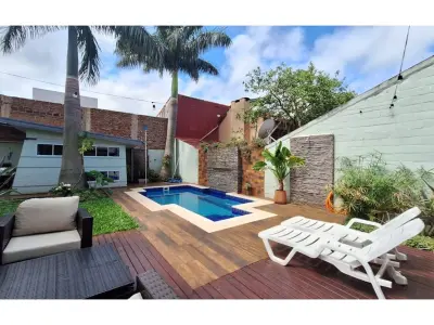 Casa à venda com piscina e jardim em Encarnación