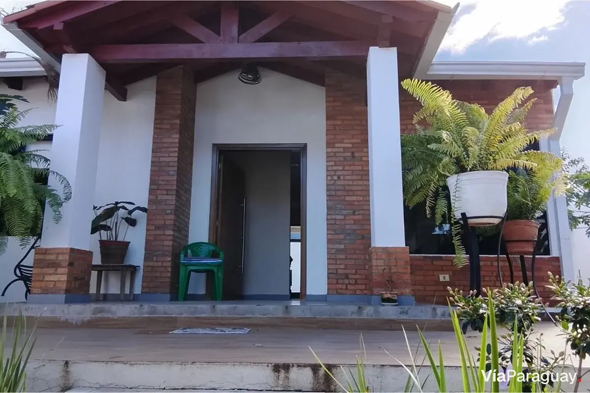 Casa en venta con piscina y jardín en San Lorenzo