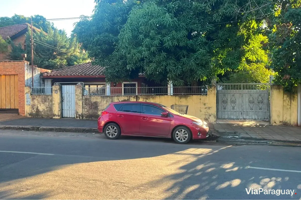 Casa en venta con piscina y quincho en Ycuá Satí, Asunción