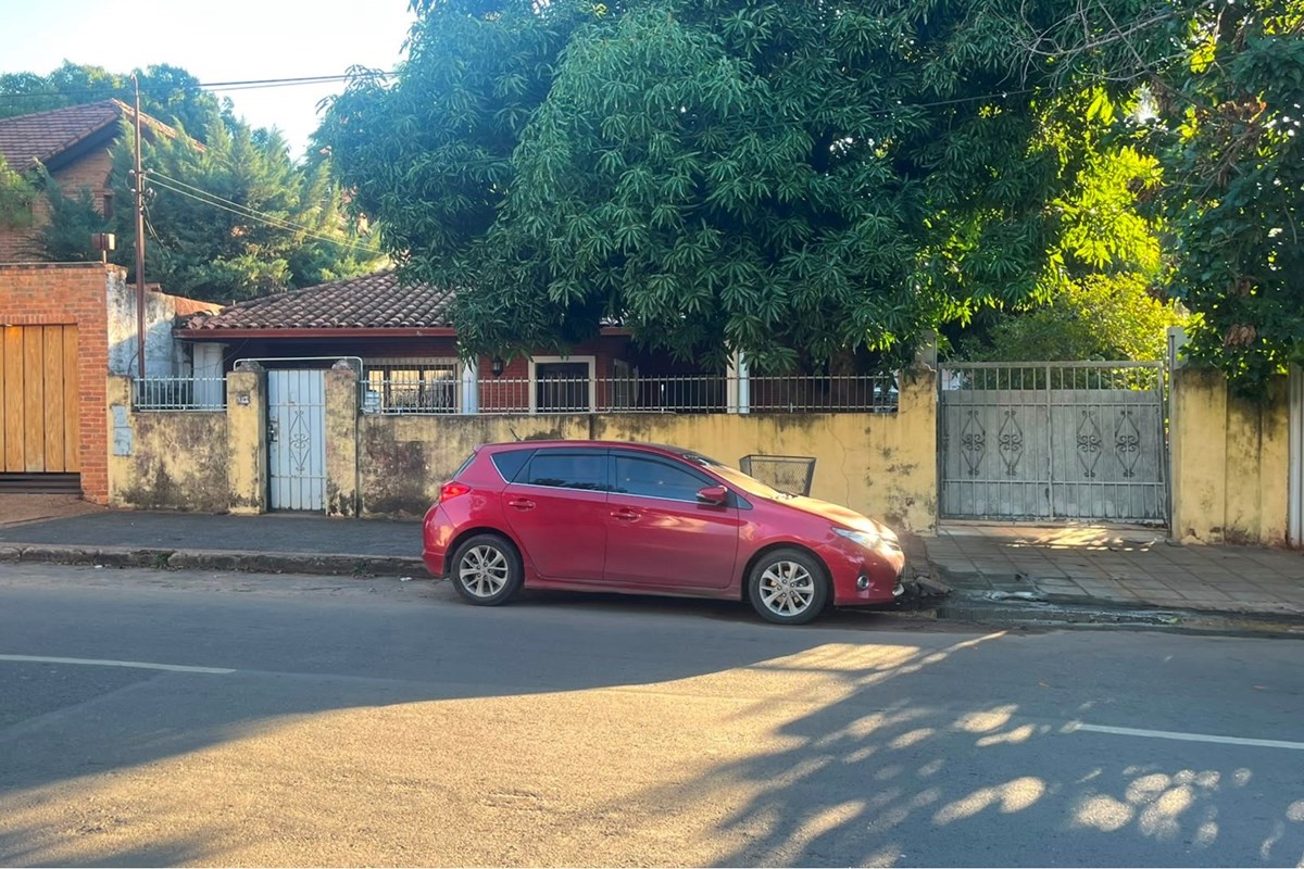 House for sale with pool and barbecue area in Ycuá Satí, Asunción