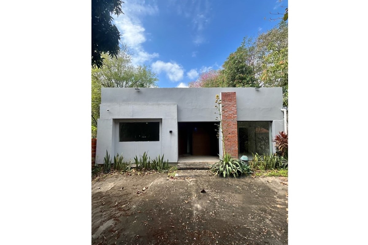 Casa en venta con piscina y vista al río en Villeta
