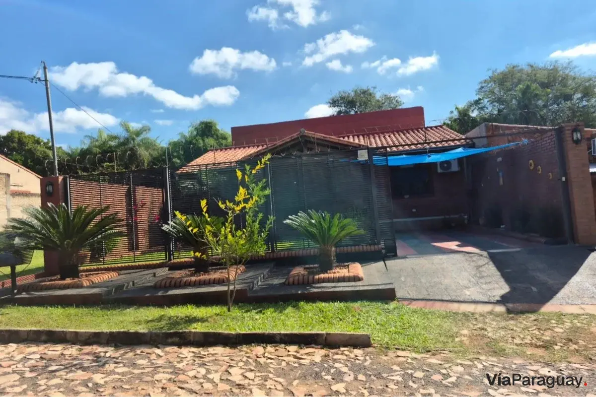 Casa en venta con quincho en Juan de Salazar, Limpio