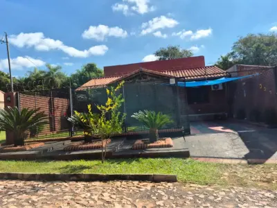 Casa en venta con quincho en Juan de Salazar, Limpio