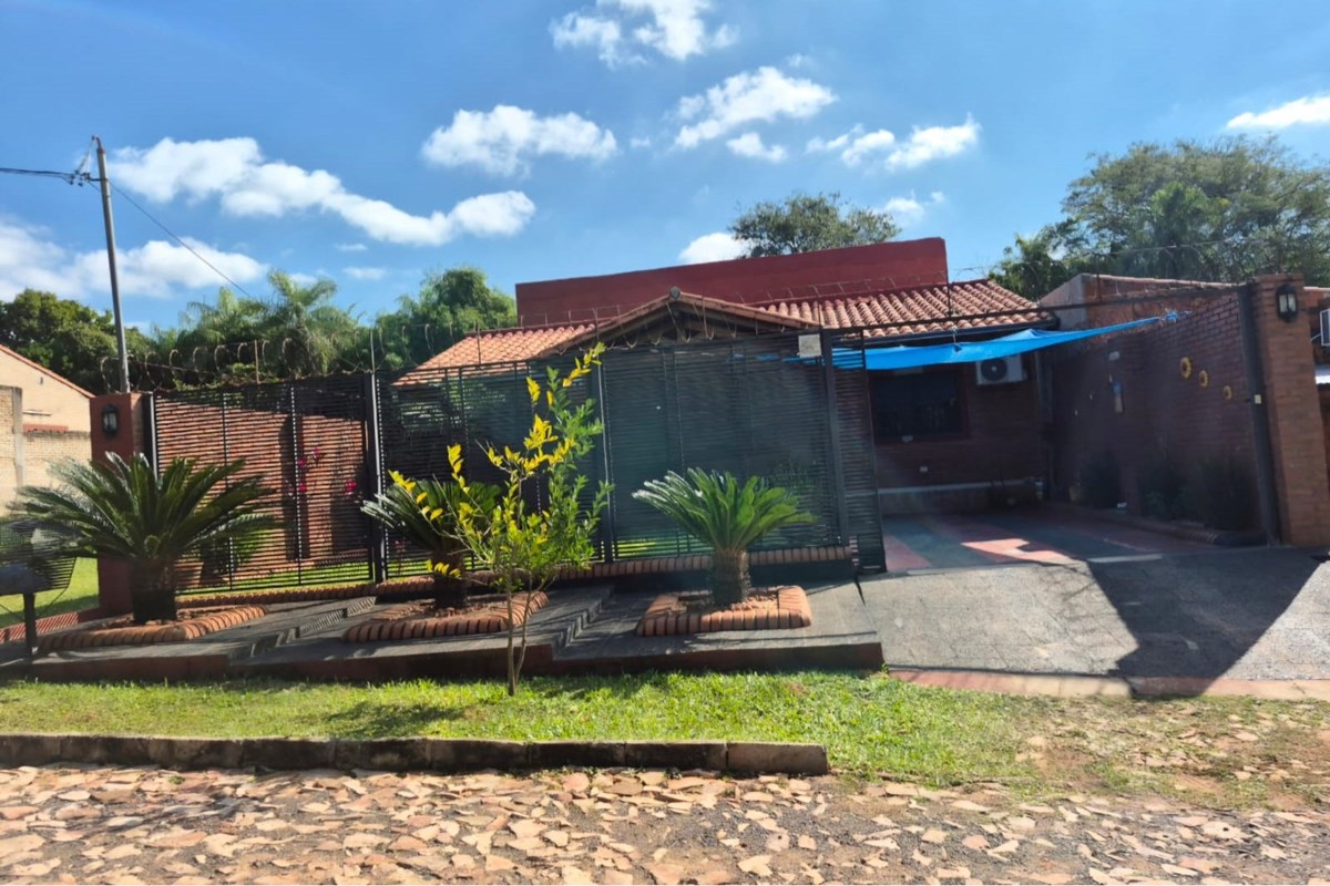 Casa à venda com quincho em Juan de Salazar, Limpio