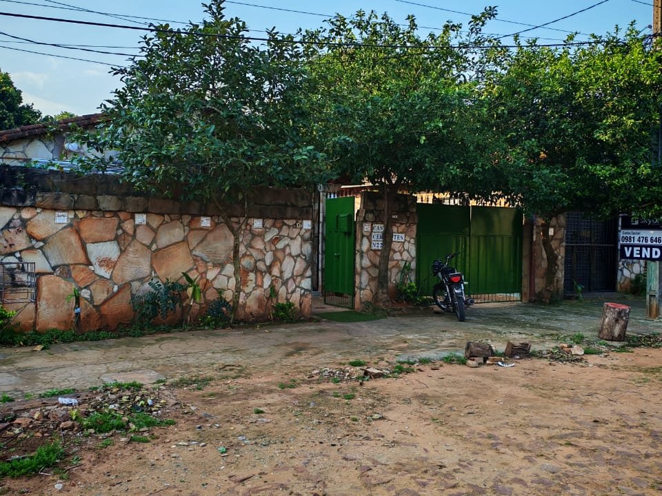 Casa à venda com renda ativa no Bairro Laurelty, Luque