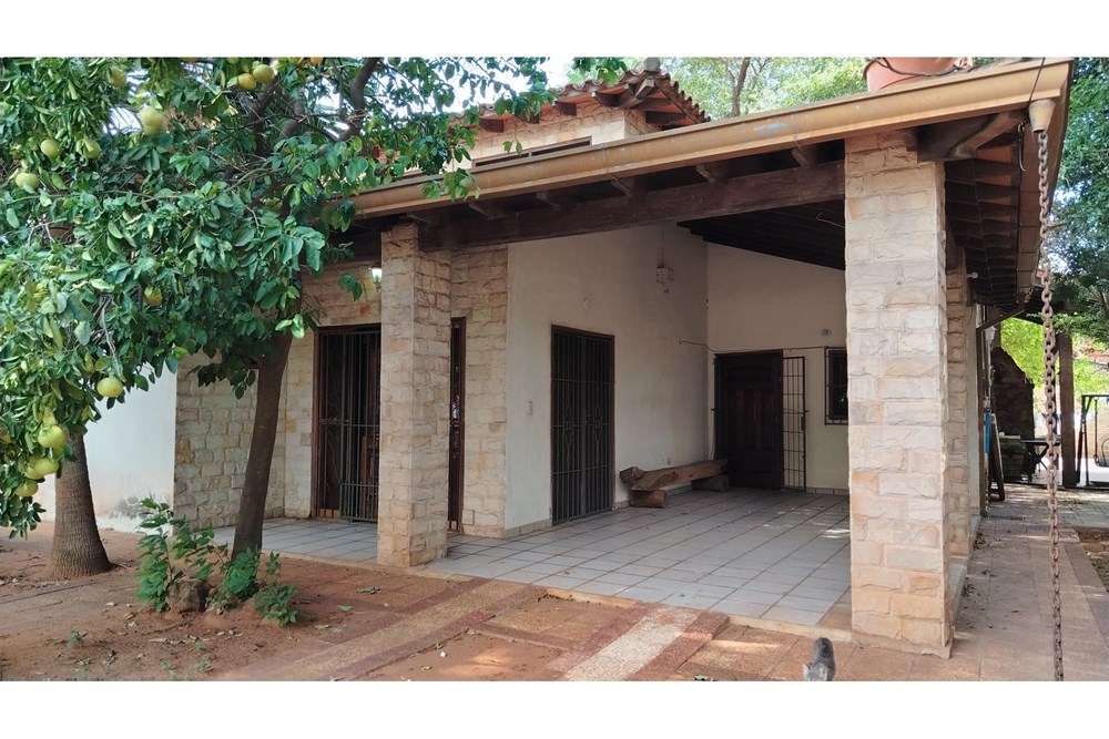 Casa à venda com salão comercial em esquina, Santa Rosa I