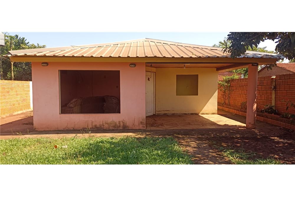 Casa à venda com salão comercial em Hohenau, Itapúa