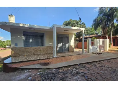 Casa à venda com salão comercial em Itauguá