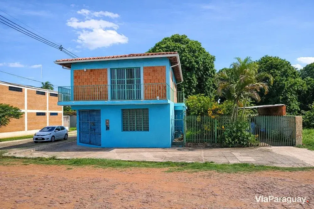 Casa à venda com salão comercial em Mbokajaty, Ñemby