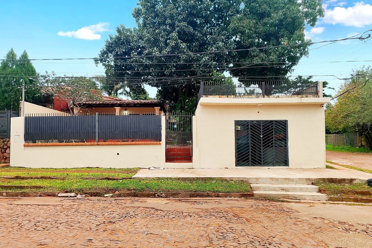 Casa à venda com salão comercial em Mbokajaty, Villa Elisa