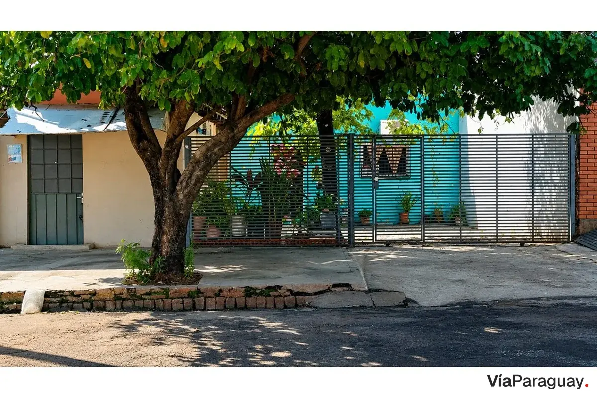 Casa en venta con salón comercial en San Lorenzo