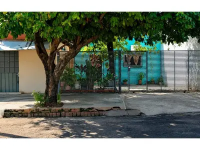Casa en venta con salón comercial en San Lorenzo