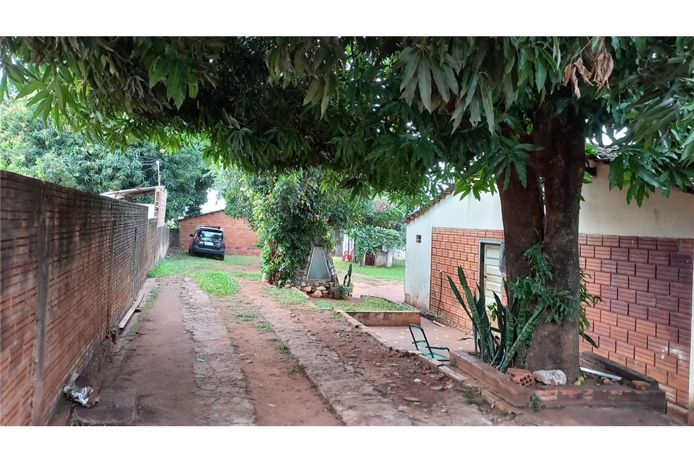 Casa à venda com salão comercial em San Pedro, Encarnación