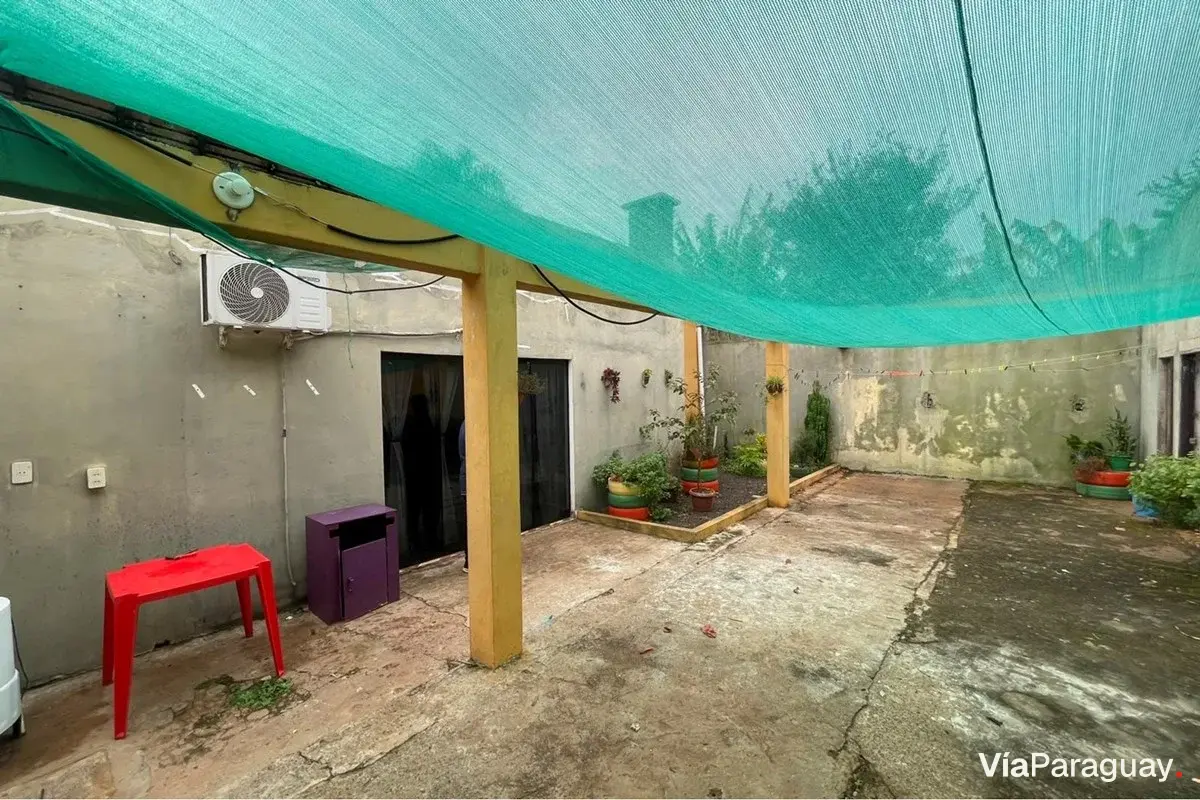 Casa à venda com salão de eventos em Encarnación