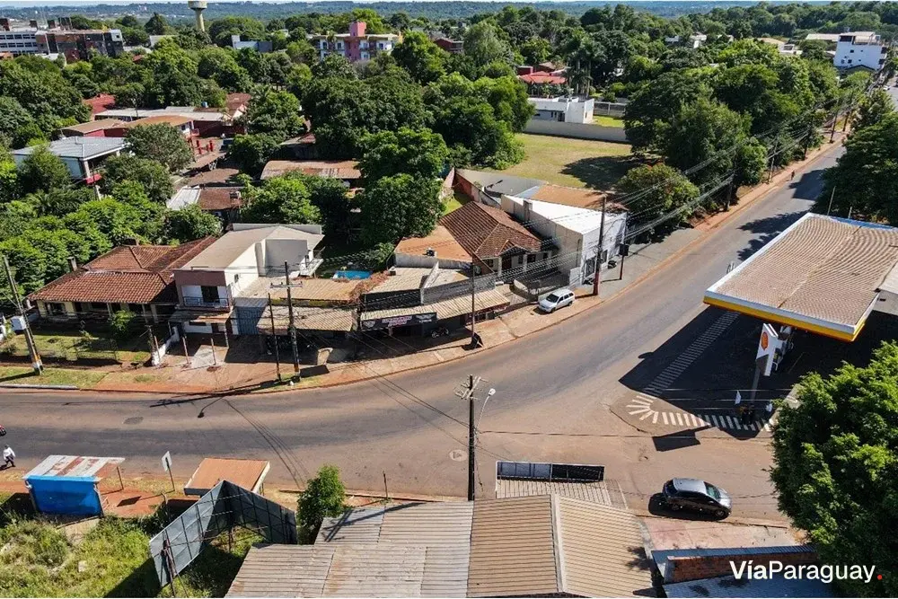 Casa à venda com salões comerciais em Cambyretá