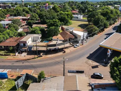 Casa à venda com salões comerciais em Cambyretá