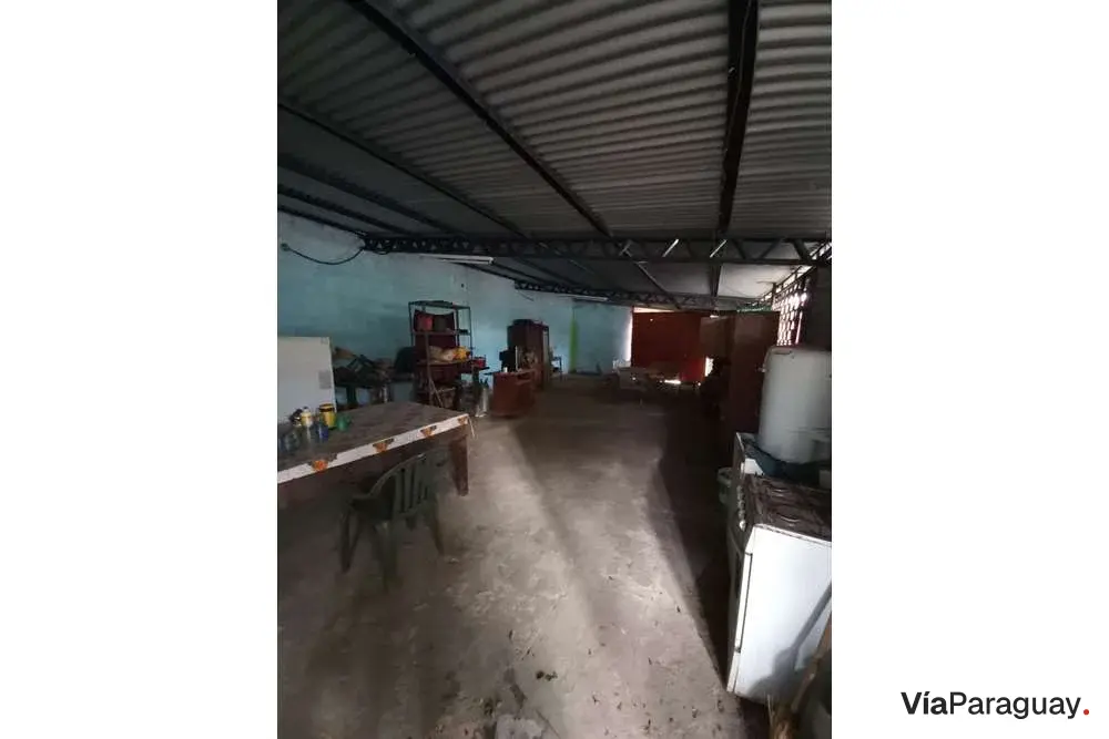 Casa à venda com salões comerciais em Capiatá