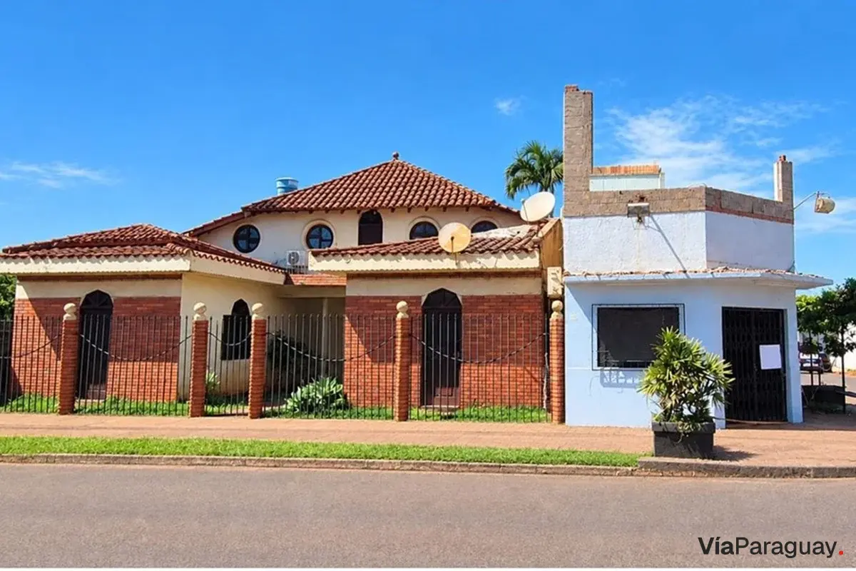 Casa à venda com salões comerciais em Presidente Franco