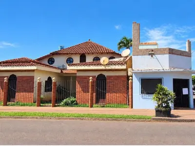 Casa à venda com salões comerciais em Presidente Franco