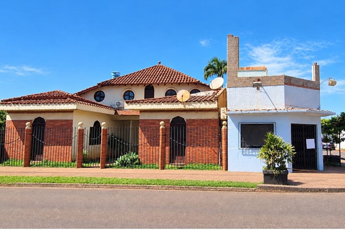Casa à venda com salões comerciais em Presidente Franco