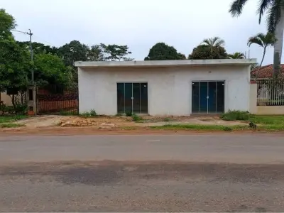 Casa en venta con salones comerciales en San Lorenzo