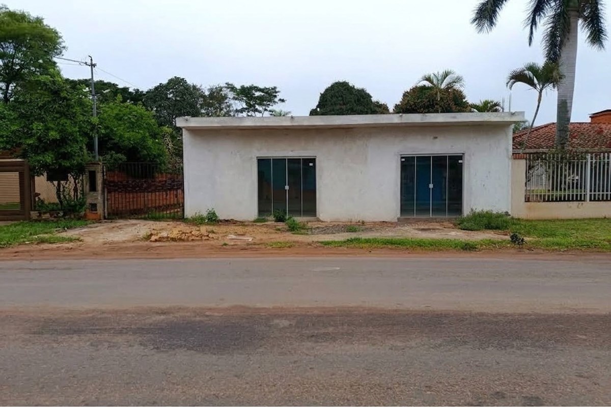 House for sale with commercial units in San Lorenzo