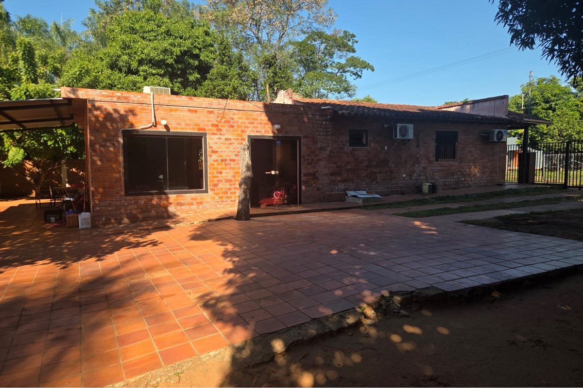 House for sale with 708 m² lot in Salado, Limpio