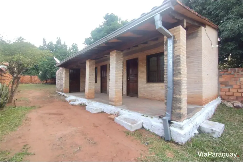 House for sale with land in San Antonio, Bº Acosta Ñu