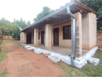 House for sale with land in San Antonio, Bº Acosta Ñu