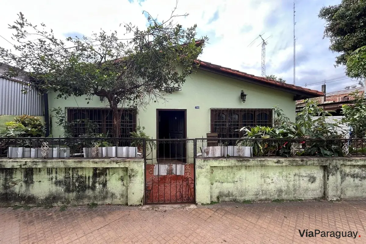 Casa en venta con terreno en Villa Aurelia, Asunción