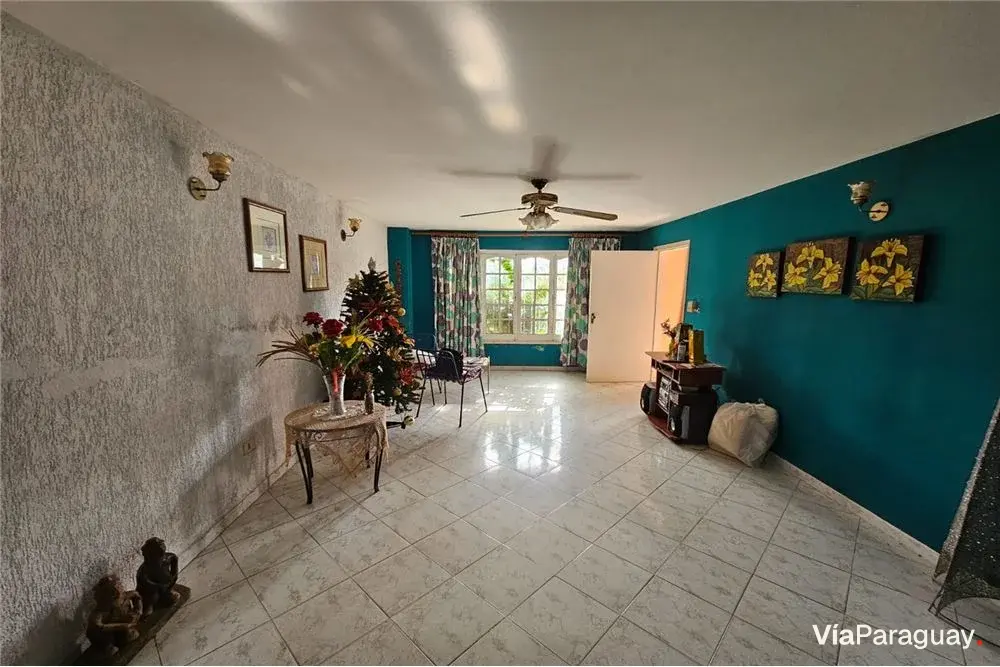 Casa à venda de 2 andares com 4 dormitórios em Luque