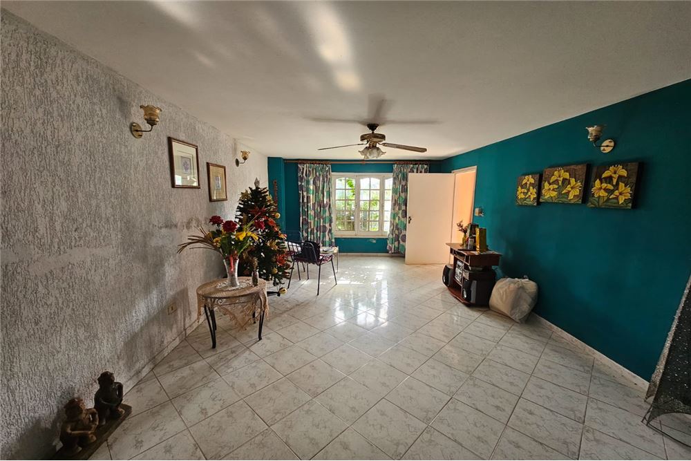 Two-story house for sale with 4 bedrooms in Luque