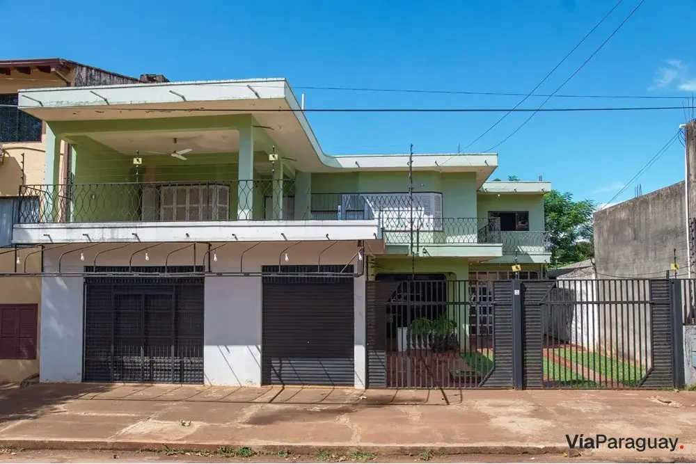 Casa à venda de 2 pavimentos no B° Pablo Rojas, Ciudad del Este