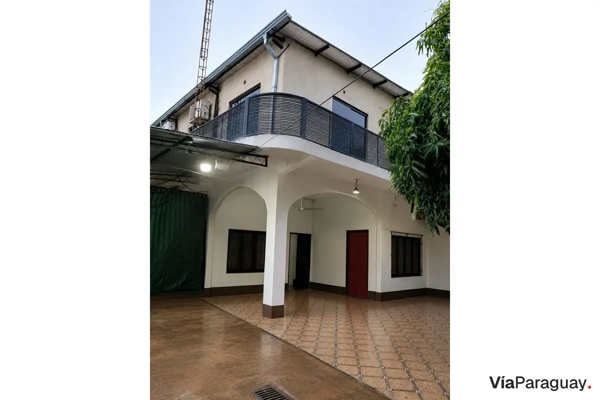 Casa à venda de 2 andares em Km 8 Monday, Ciudad del Este