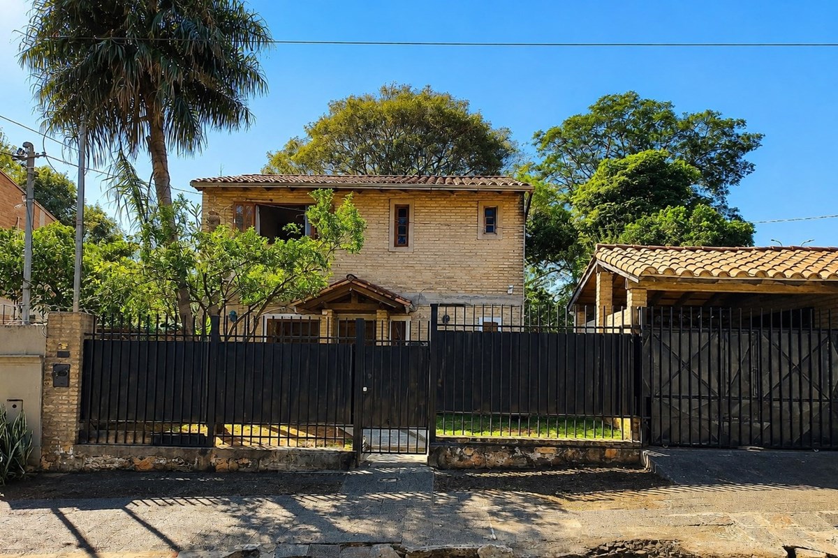 Two-story house for sale in Ñemby, Coca Cola area