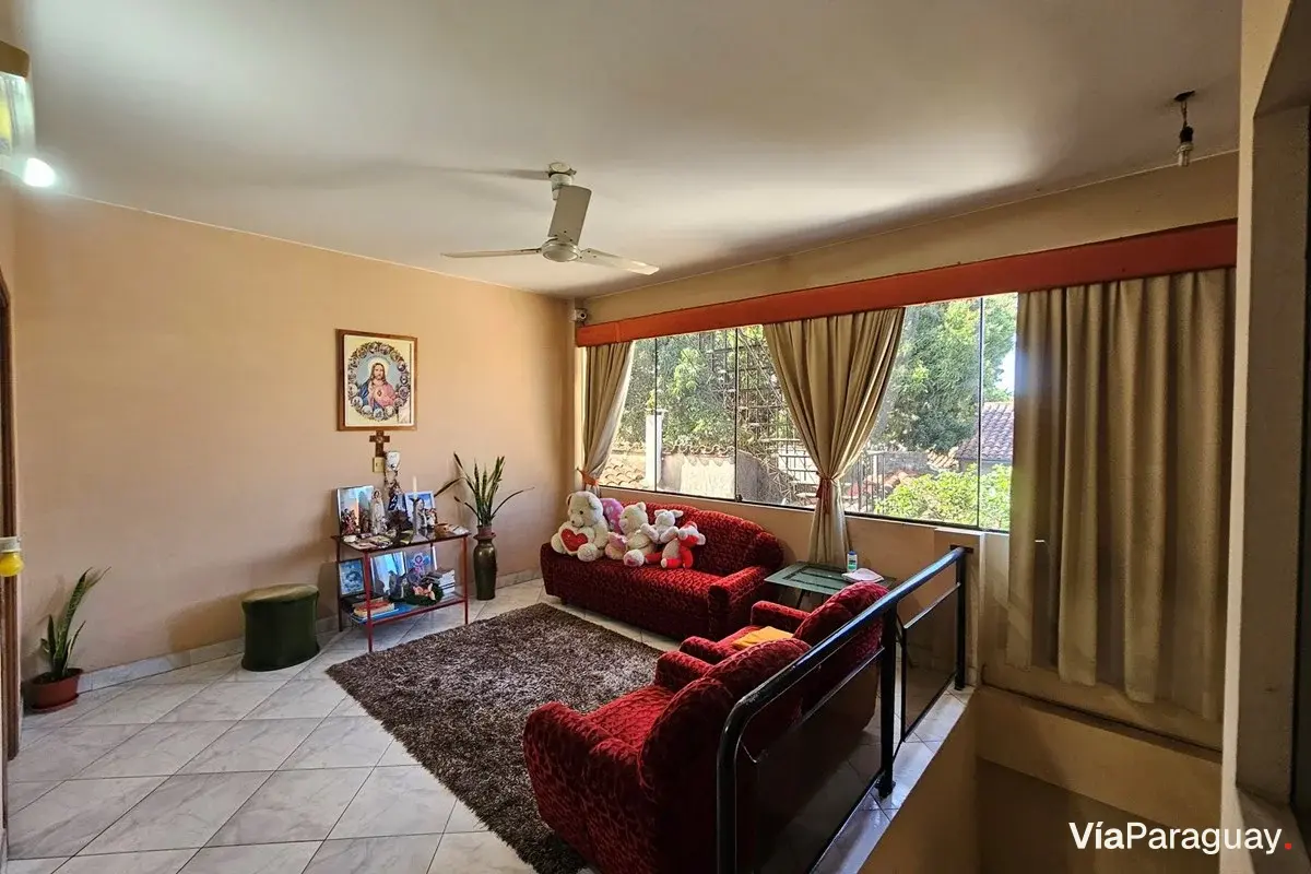 Three-story house for sale in Pitiantuta, Fernando de la Mora
