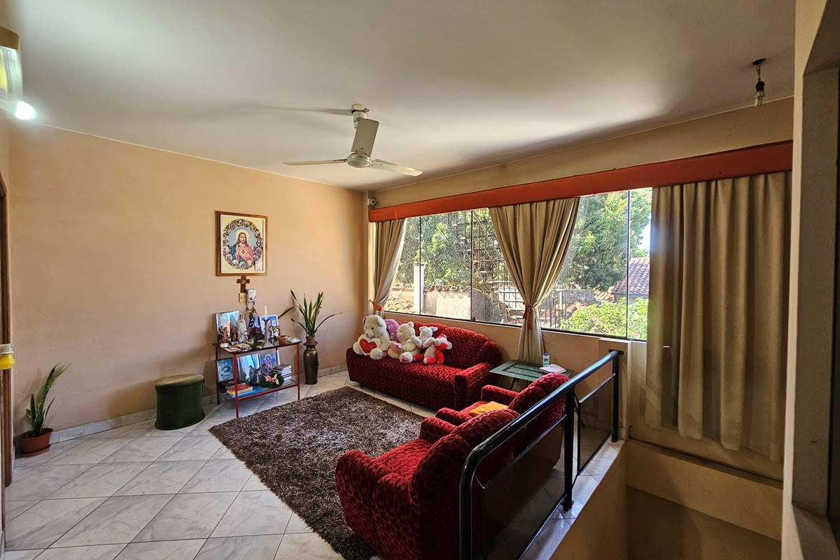 Casa à venda de 3 pavimentos em Pitiantuta, Fernando de la Mora