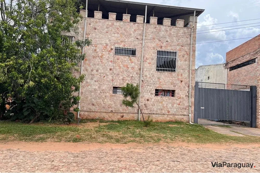 3-Story Corner House for Sale in Mariano Roque Alonso