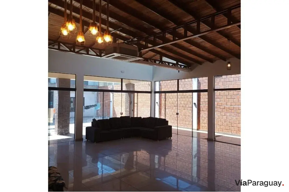 Casa à venda com 8 dormitórios em Coronel Bogado