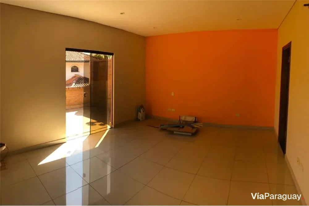Casa à venda de dois andares no Barrio Herrera, Assunção