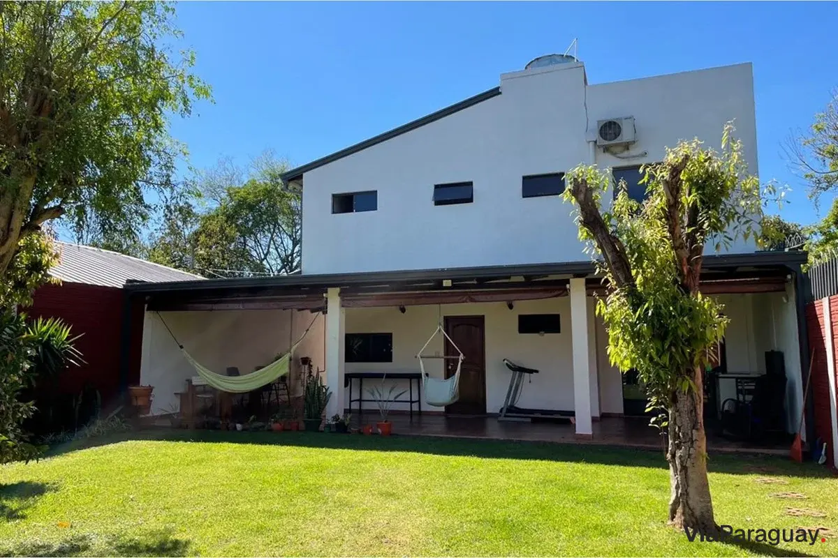 Casa à venda de dois andares no Barrio San Blas, Cambyretá