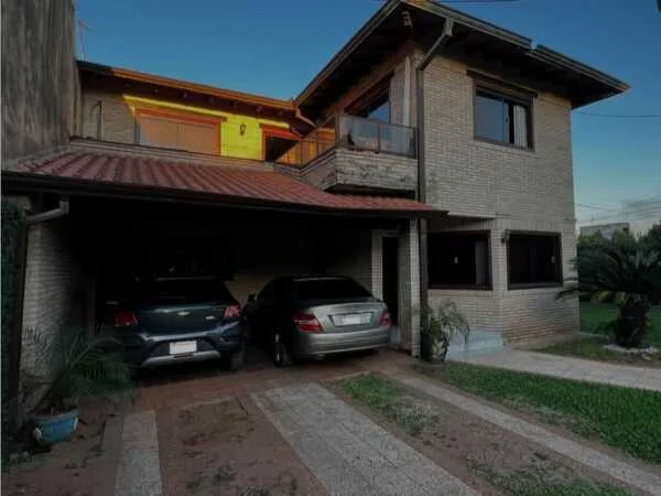 Casa en venta de dos plantas en barrio San José, San Lorenzo