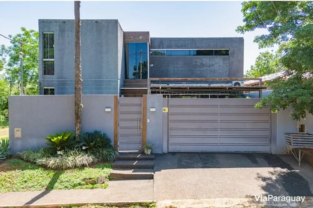 Casa en venta de dos plantas en Itauguá, Virgen del Rosario