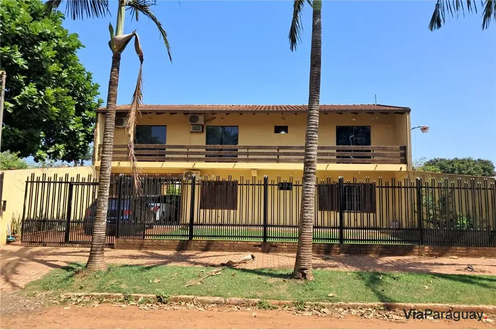 Casa à venda de dois pavimentos em Minga Guazú