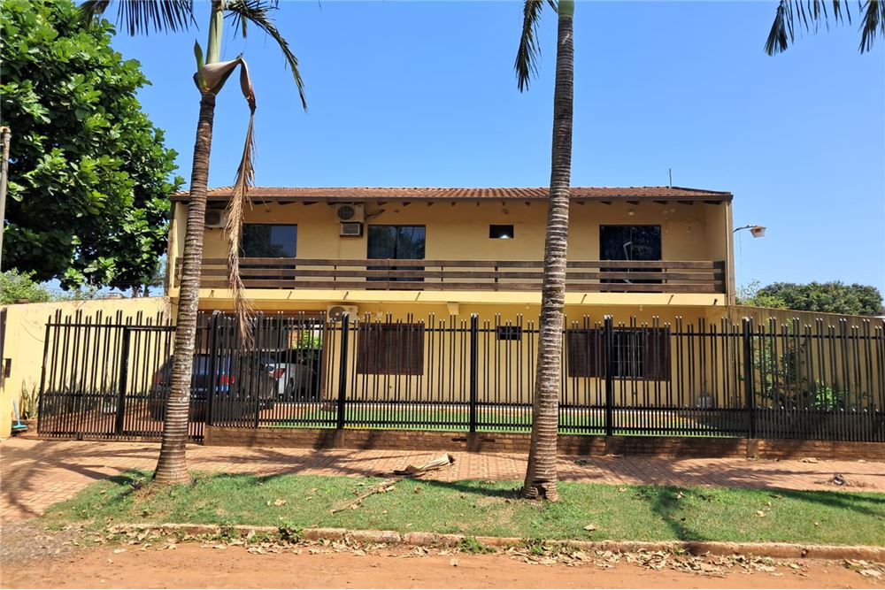 Casa à venda de dois pavimentos em Minga Guazú