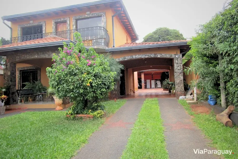 Casa en venta de dos plantas en Santo Domingo, Capiatá