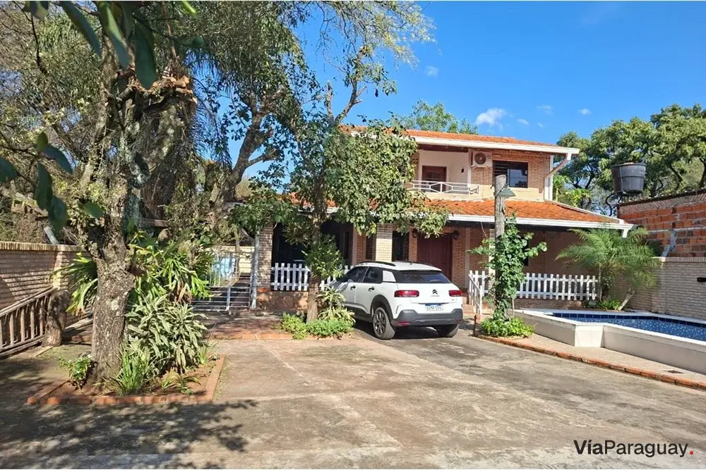 Casa à venda em Altos com 4 dormitórios e piscina