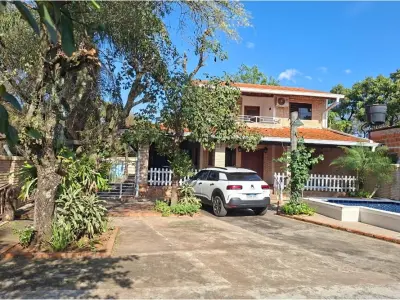Casa à venda em Altos com 4 dormitórios e piscina
