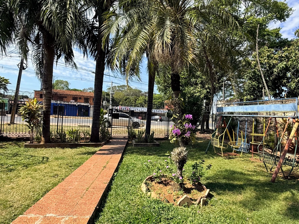 Casa en venta en Asunción, barrio Loma Pytã